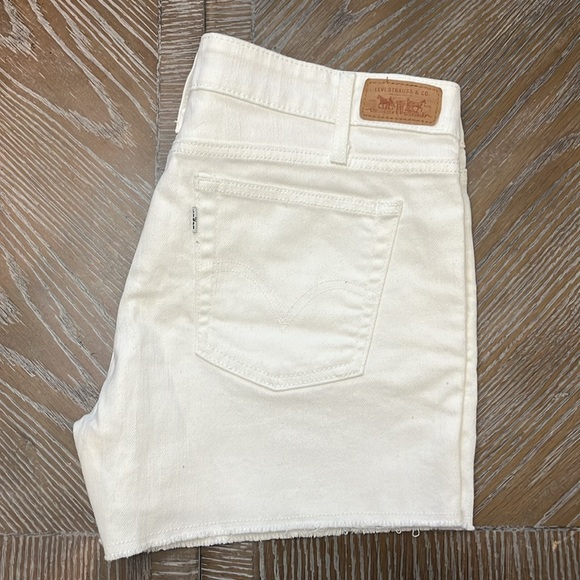 Levi's Jean Shorts Women's Size 8 White Denim - Picture 2 of 4